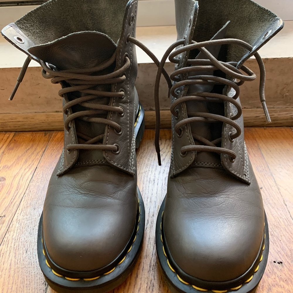 Dr. Martens Olive Green Pascal Boots! RARE COLOR!